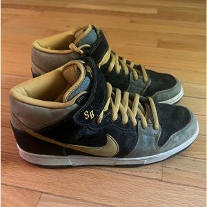 Nike Dunk SB Mid